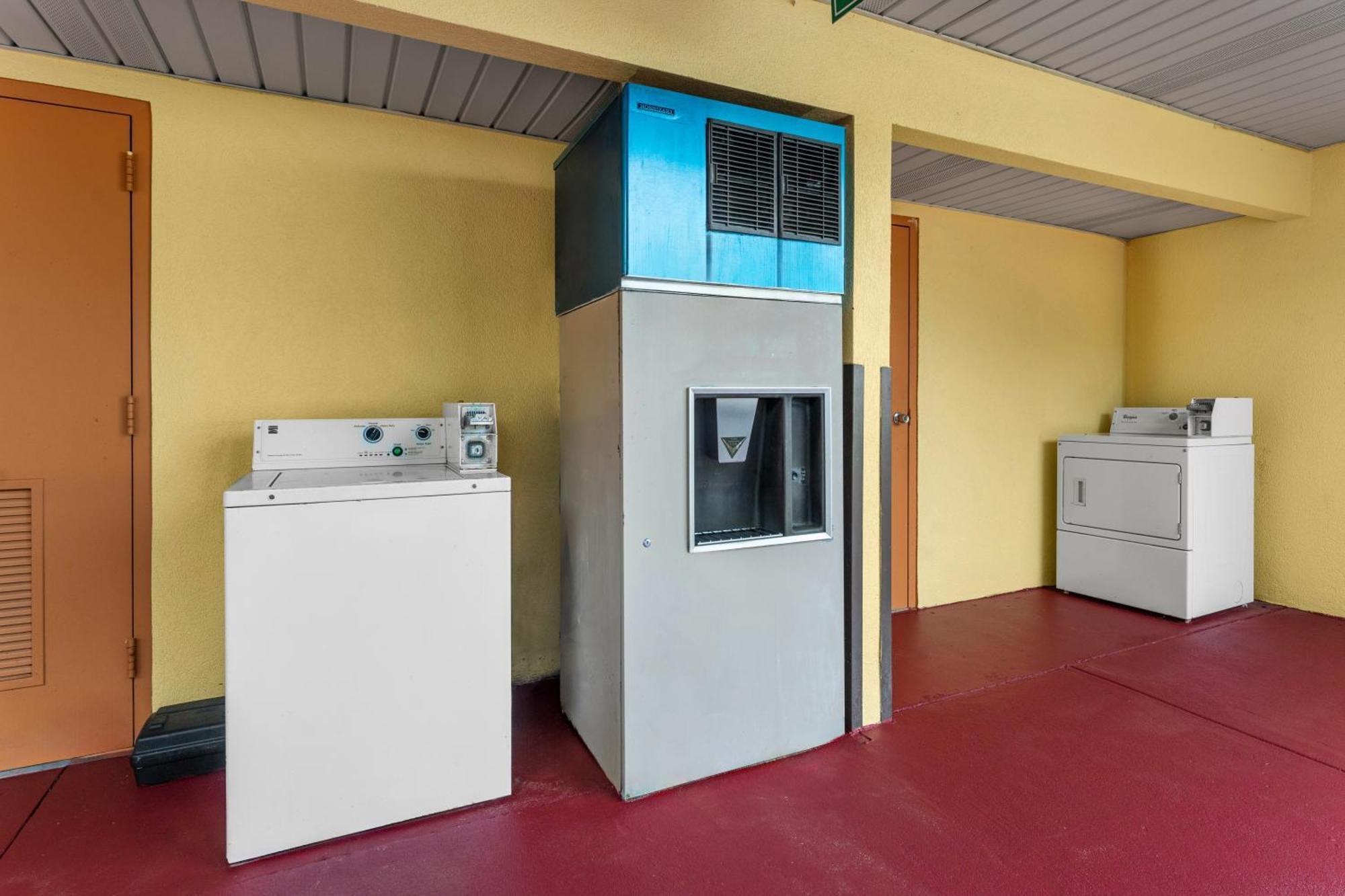 Americas Best Value Inn-Montezuma Εξωτερικό φωτογραφία