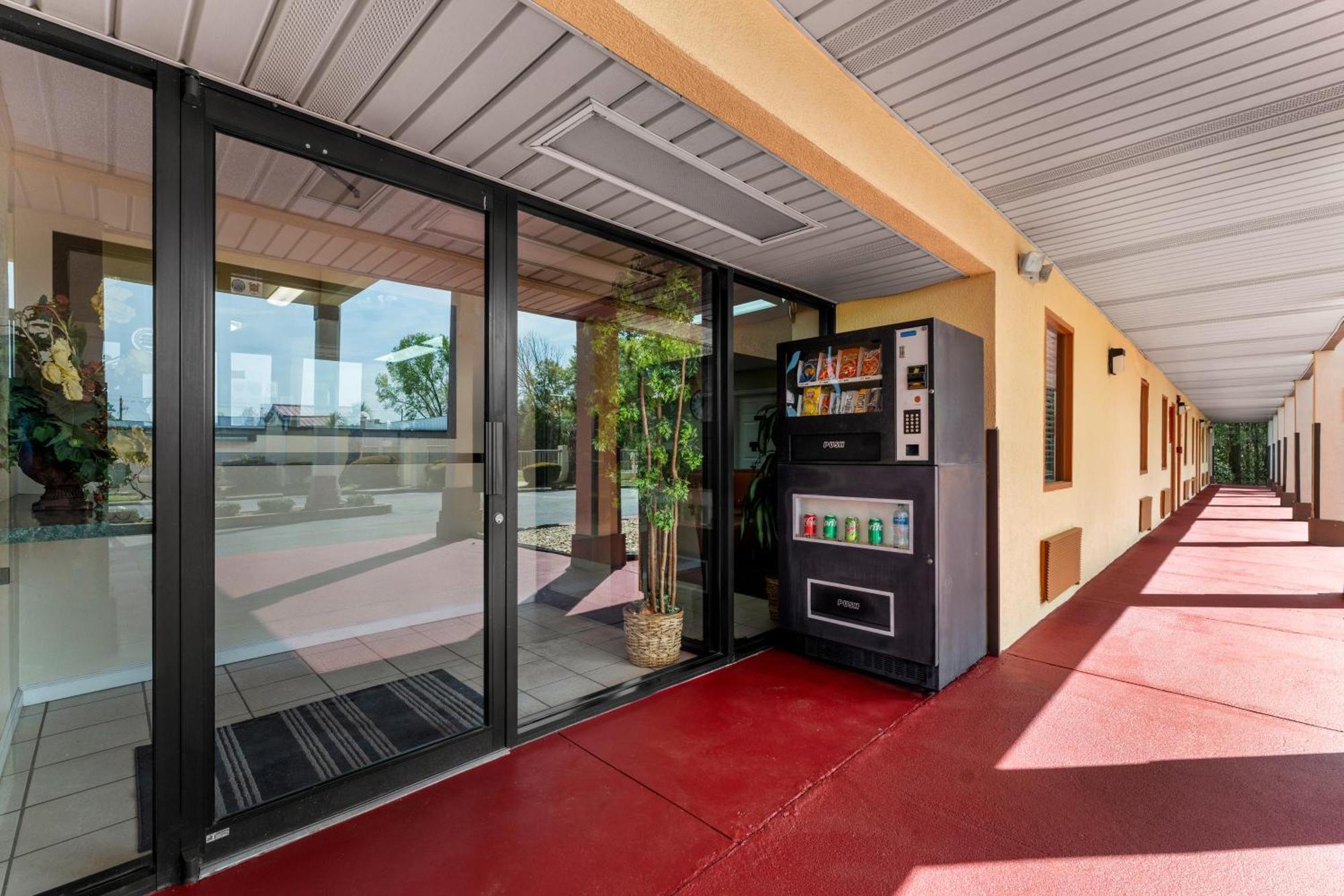 Americas Best Value Inn-Montezuma Εξωτερικό φωτογραφία